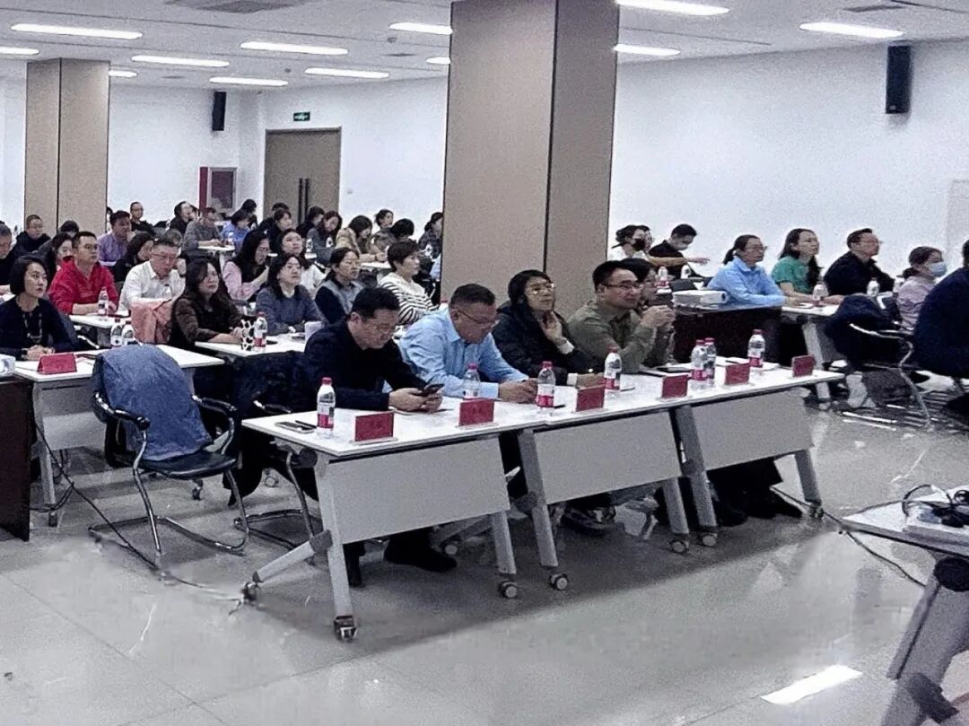 内蒙古证券期货业协会成功举办金融机构反洗钱与投诉处理专题培训班